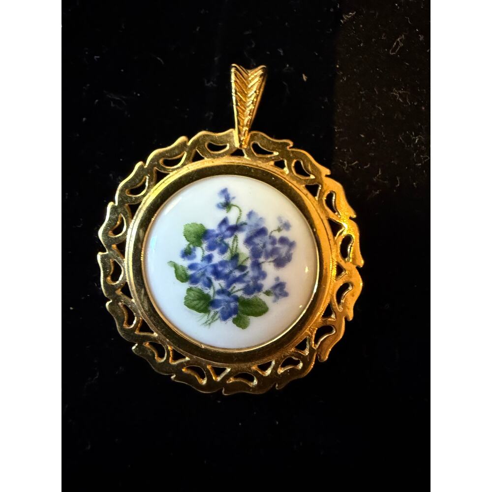 Vintage Hammersley Violet Pendant  Bone China  Gold Tone Filigree Floral - Picture 3 of 3